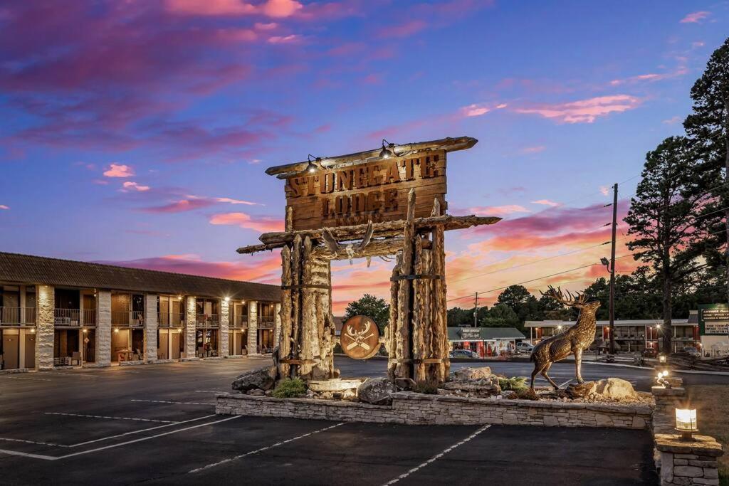Stonegate Lodge King Bed Wifi 50 Roku Tv Salt Water Pool Room #104 Eureka Springs Eksteriør bilde