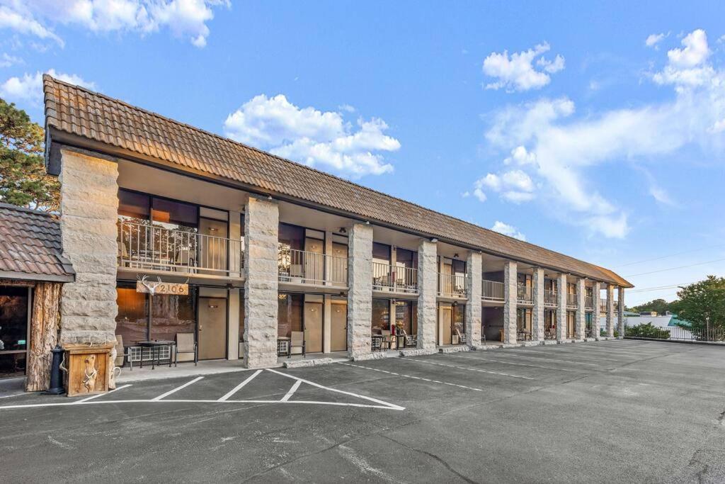 Stonegate Lodge King Bed Wifi 50 Roku Tv Salt Water Pool Room #104 Eureka Springs Eksteriør bilde