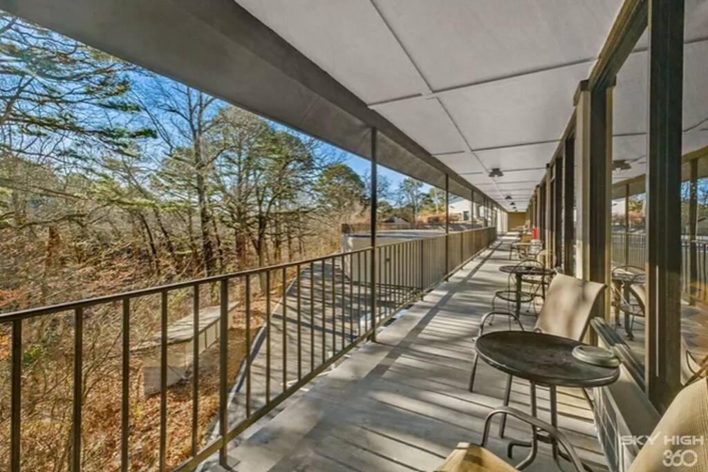 Stonegate Lodge King Bed Wifi 50 Roku Tv Salt Water Pool Room #104 Eureka Springs Eksteriør bilde