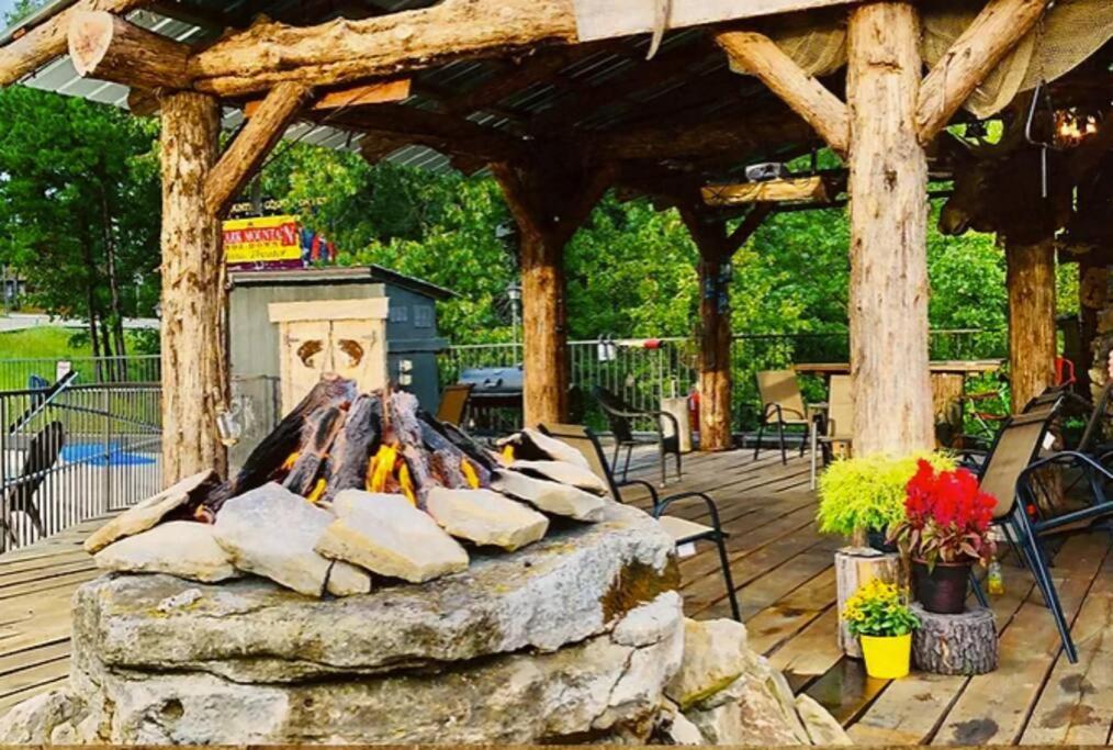 Stonegate Lodge King Bed Wifi 50 Roku Tv Salt Water Pool Room #104 Eureka Springs Eksteriør bilde
