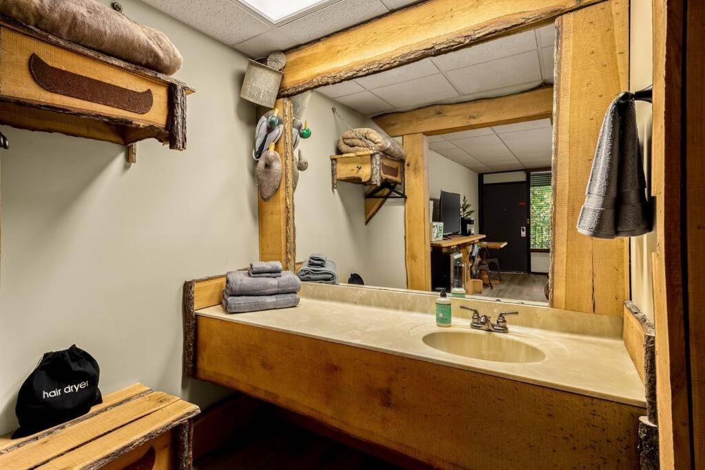 Stonegate Lodge King Bed Wifi 50 Roku Tv Salt Water Pool Room #104 Eureka Springs Eksteriør bilde