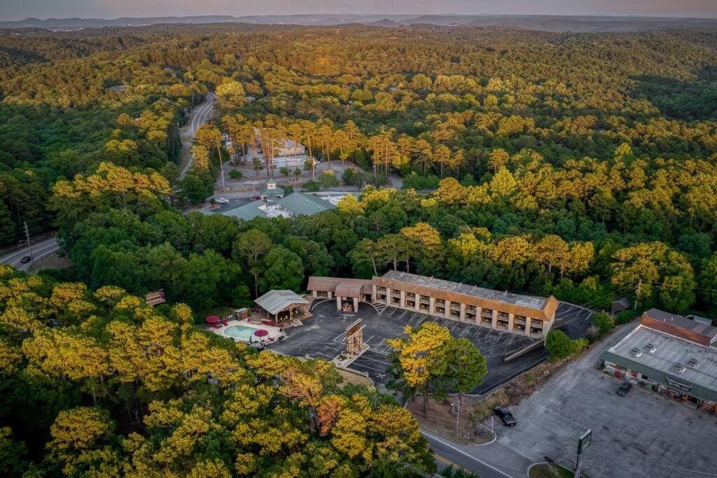 Stonegate Lodge King Bed Wifi 50 Roku Tv Salt Water Pool Room #104 Eureka Springs Eksteriør bilde